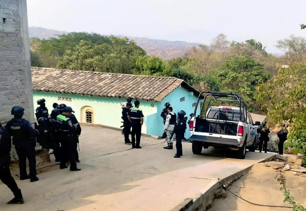 Balacera en Ometepec deja a un Policía Estatal herido