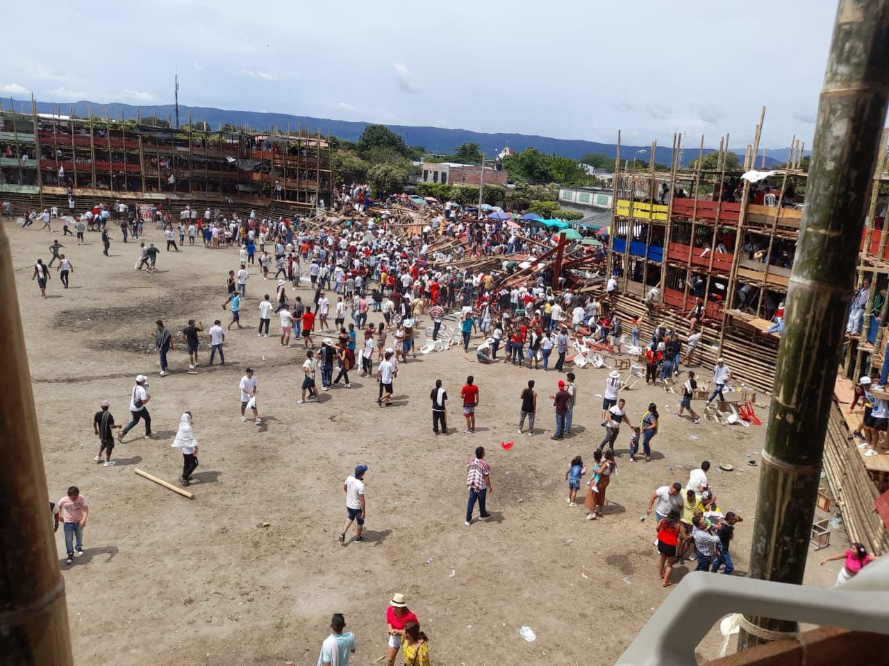 Tragedia en Colombia: al menos 4 muertos y más de 300 heridos tras el colapso de una gradería en una corrida de toros Tragedia en Colombia: al menos 4 muertos y más de 300 heridos tras el colapso de una gradería en una corrida de toros