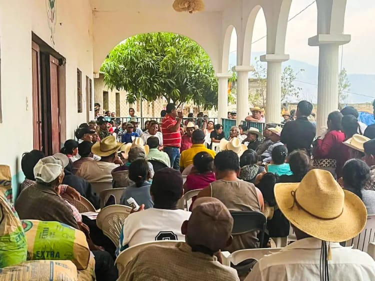 Rogelio Rojas Saavedra Fortalece la Alianza con Comunidades de Metlatonóc Rogelio Rojas Saavedra Fortalece la Alianza con Comunidades de Metlatonóc