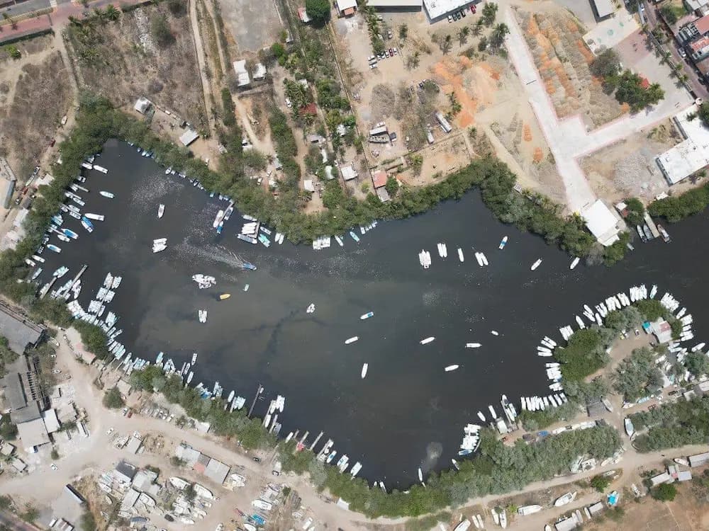 Inicia Dragado de la Laguna Las Salinas en Zihuatanejo Inicia Dragado de la Laguna Las Salinas en Zihuatanejo