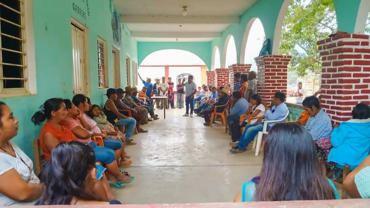 Rogelio Rojas Saavedra: Un Candidato Cercano a la Gente de Metlatónoc Rogelio Rojas Saavedra: Un Candidato Cercano a la Gente de Metlatónoc