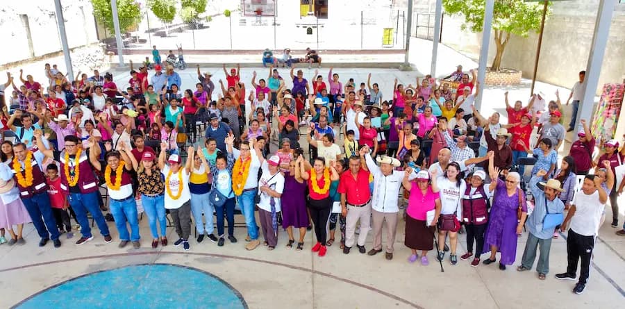 Victoriano Wences Real agradece el respaldo de la colonia Renacimiento de Tlapa Victoriano Wences Real agradece el respaldo de la colonia Renacimiento de Tlapa